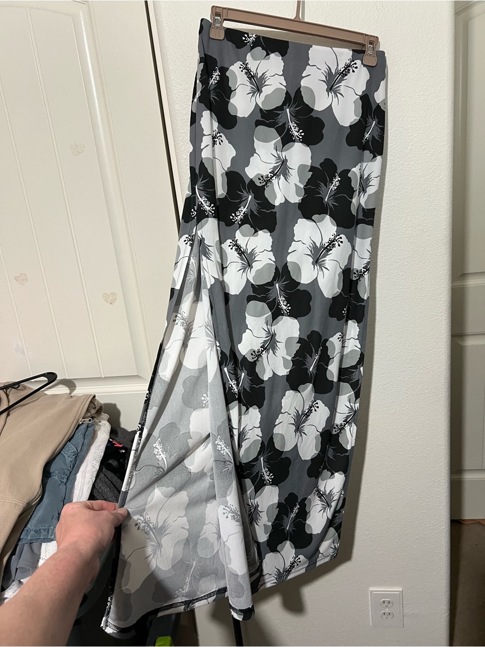 ENT Entrancy Black & White Floral Midi Skirt - Picture 7 of 10